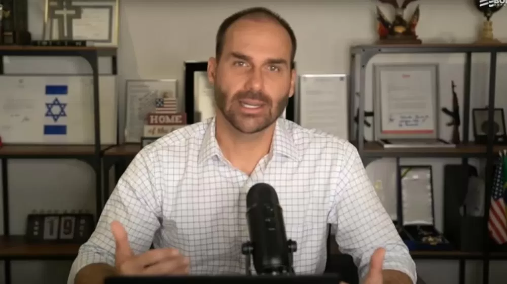 “Ordens de Moraes?”, questiona Eduardo Bolsonaro sobre assalto a avós