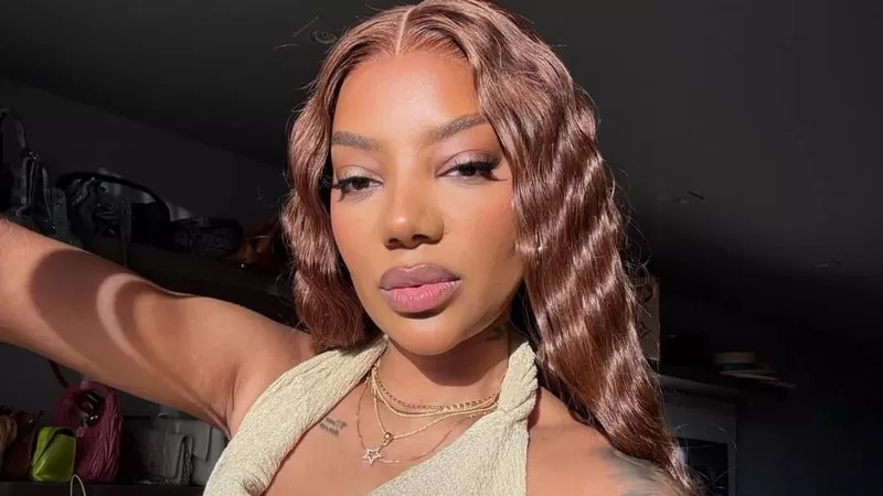 Ludmilla rebate internauta que riu do seu inglês: “Tô rindo muito com 300 mil dólares a mais na conta”
