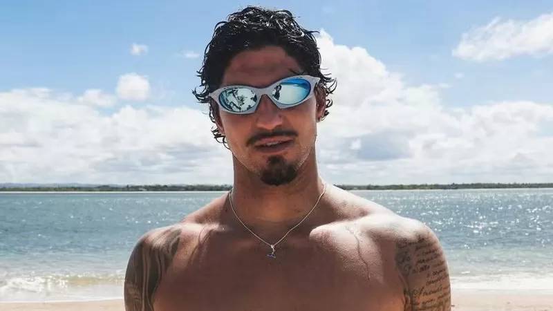 Gabriel Medina “entrega” romance com assistente palco do SBT em viagem à Bahia; saiba quem
