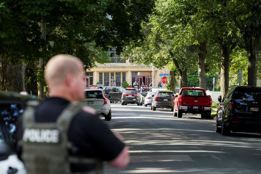 Ataque a tiros em escola católica de Mineápolis deixa 3 mortos, incluindo atirador