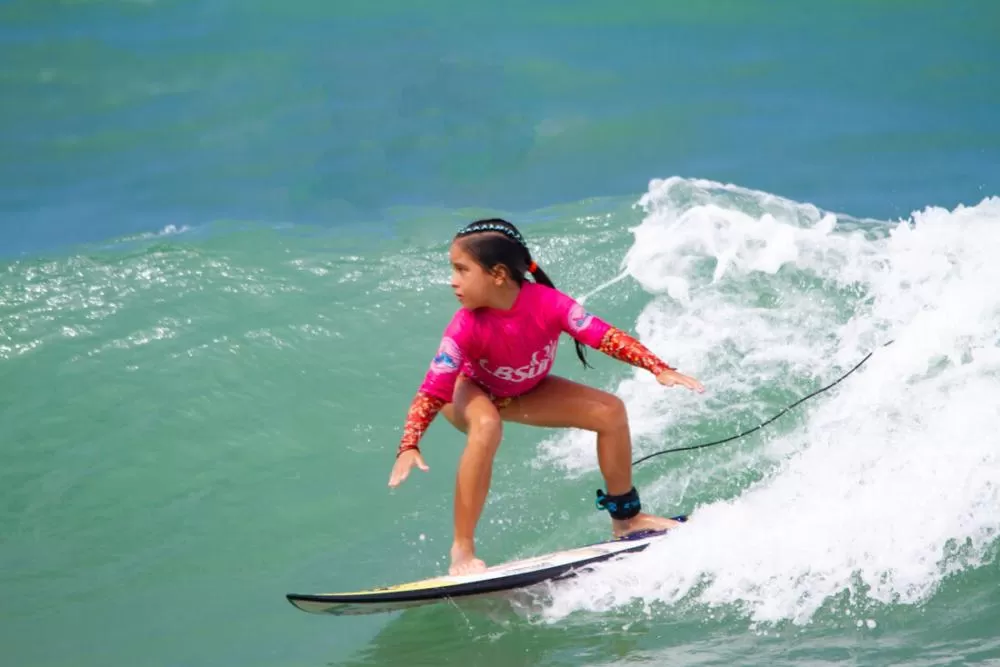 Surf Kids reúne jovens talentos nas ondas de Olinda neste final de semana