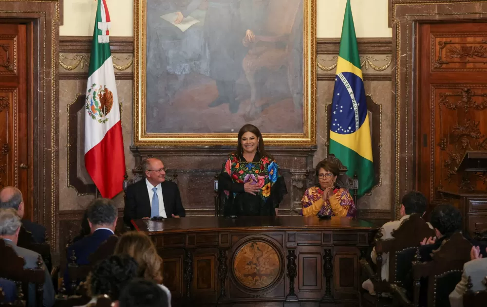 Brasil e México assinam acordos em vacinas com RNA mensageiro e regulação sanitária