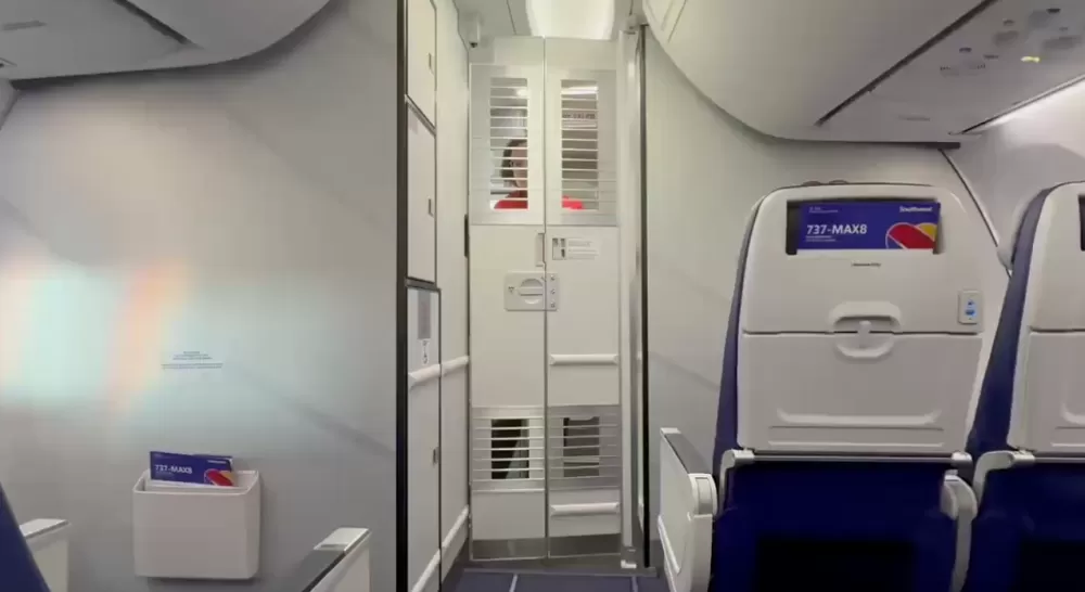 Aviões dos EUA ganham barreira inédita contra invasões; conheça o recurso