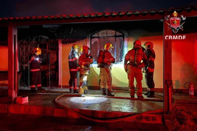Incêndio em casa de recuperação de dependentes químicos deixa cinco mortos