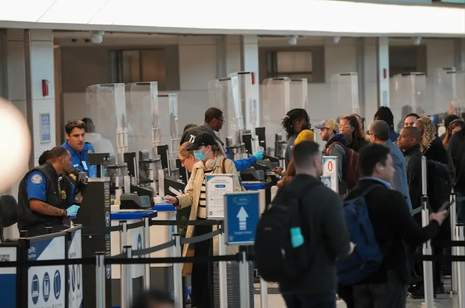 Passageiros em aeroportos brasileiros superam nível pré-pandemia em julho