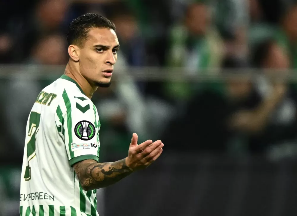 Betis anuncia compra de Antony junto ao United; veja quanto o São Paulo deve lucrar