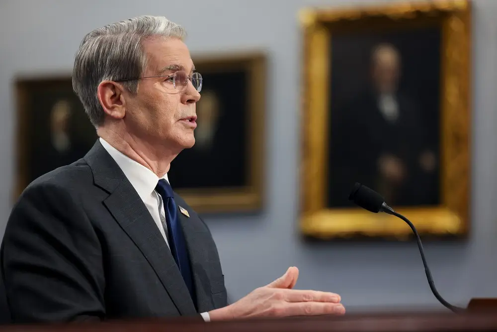 Fed deve ser independente e cometeu erros, diz Bessent