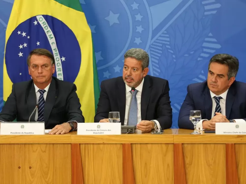 Moraes autoriza visita de Arthur Lira a Bolsonaro na véspera do julgamento