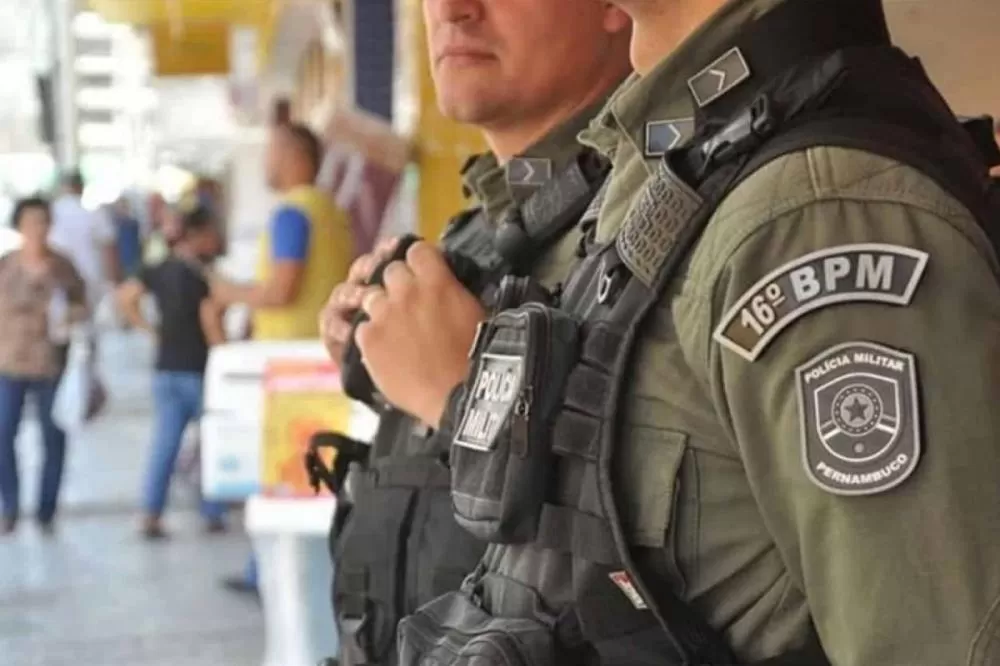 Policiais militares são assaltados na BR-101, no Recife