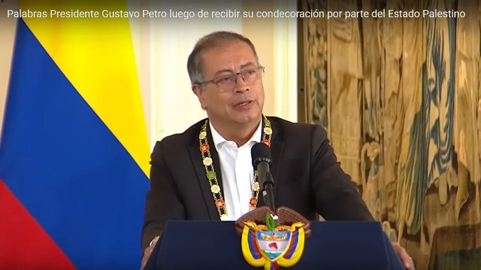 Gustavo Petro 'peita' Trump e barra entrada de aviões: 'imigrante não é criminoso'.