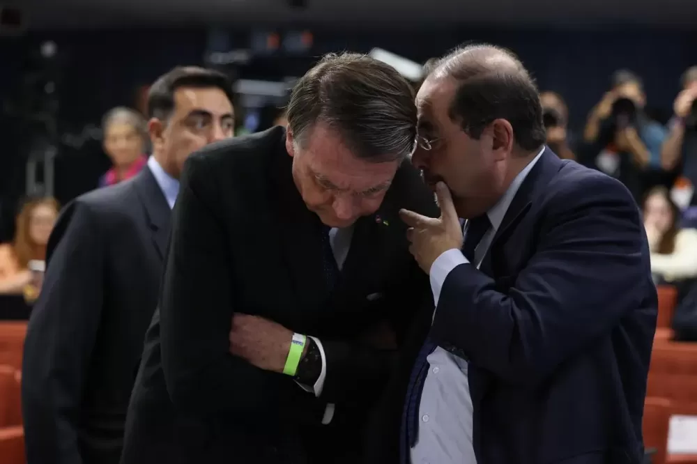 Acusação contra Bolsonaro se baseia em “minutas sem valor”, diz advogado