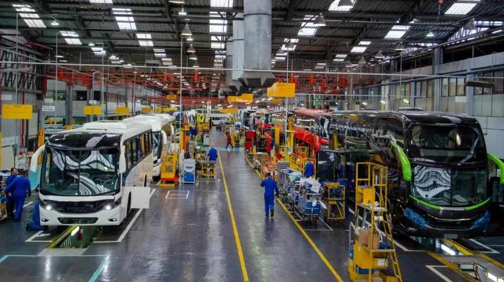 Frota velha dá impulso e Marcopolo mira mundo com ônibus elétricos e biocombustíveis