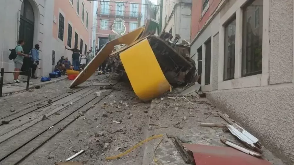 VÍDEO: Tradicional Elevador em Lisboa descarrila e deixa ao menos 15 mortos