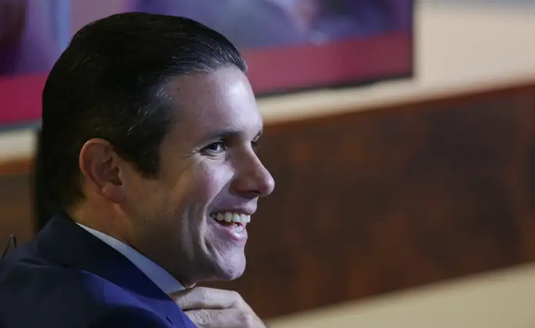 Motta se reúne com Tarcísio e presidentes do PP e Republicanos para negociar anistia.