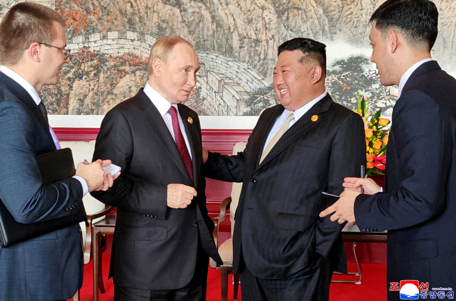 Líder norte-coreano promete apoio total à Rússia e discute parceria com Putin