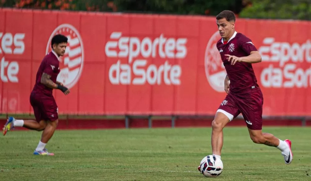 Vitinho se coloca à disposição para estrear no Náutico