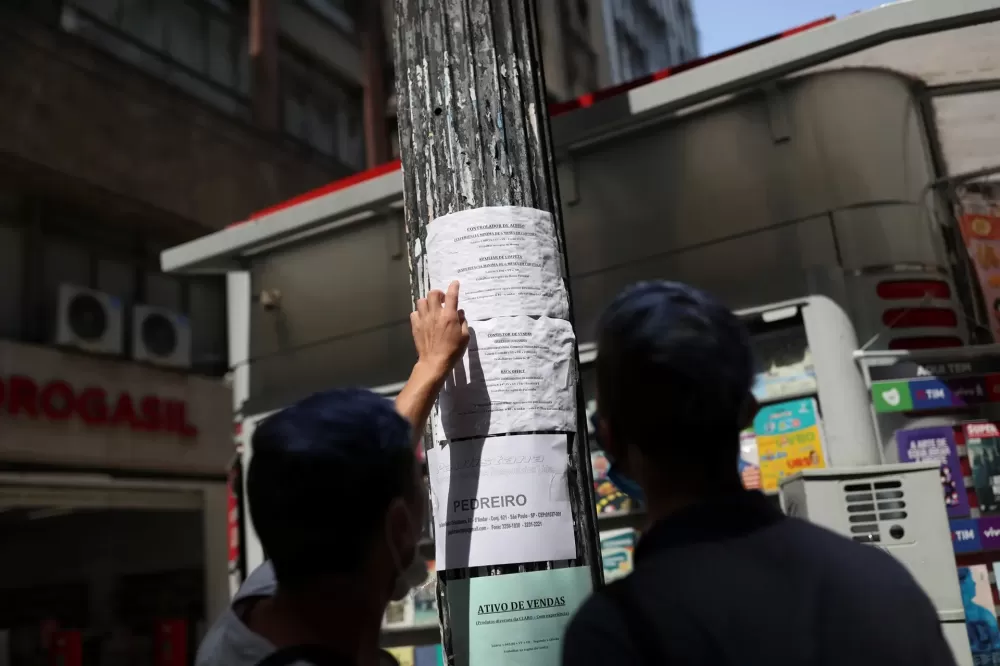 Pedidos de auxílio-desemprego nos EUA sobem com desaquecimento do mercado de trabalho