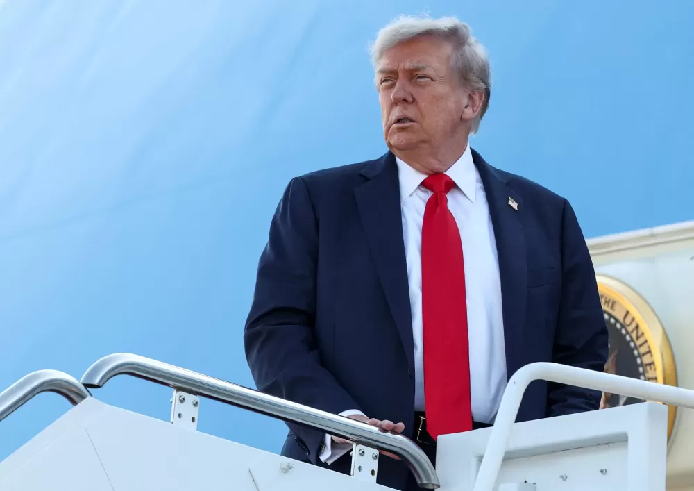 Trump assina ordem para renomear Departamento de Defesa para Departamento de Guerra