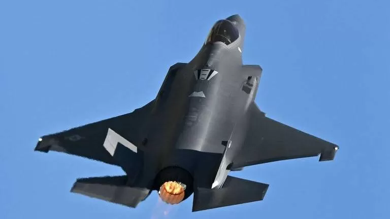 EUA enviam caças F-35 para Porto Rico e ampliam tensão com Venezuela