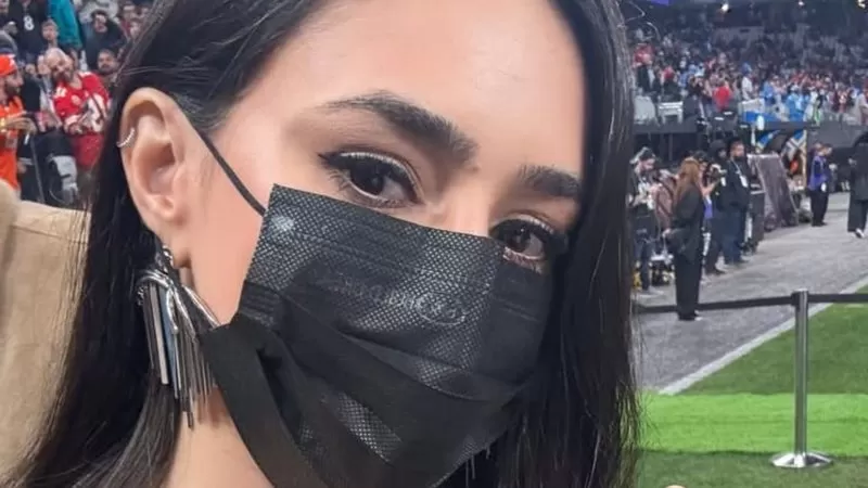 Bruna Biancardi surge de máscara em jogo da NFL e faz alerta após diagnóstico