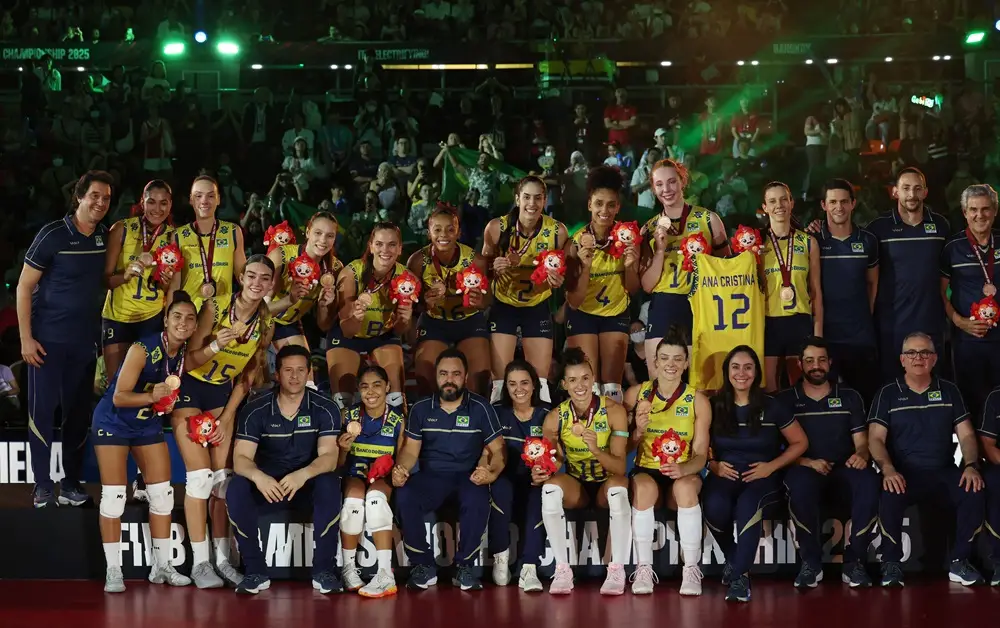 Brasil vence Japão e garante medalha de bronze no Mundial feminimo de vôlei