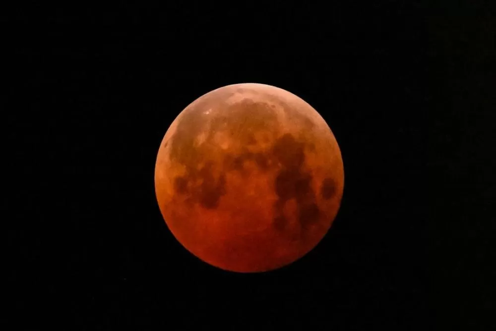 Lua de sangue: eclipse lunar total ocorre neste domingo (7); veja onde assistir