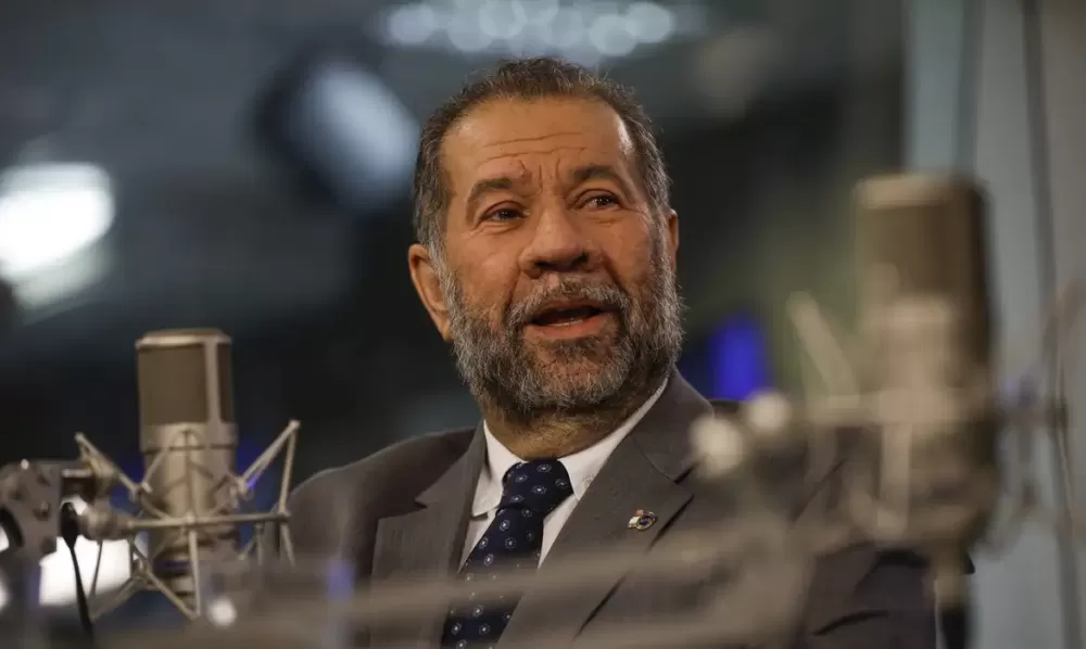 Sob temor do governo e distante do Planalto, Lupi presta depoimento à CPI do INSS