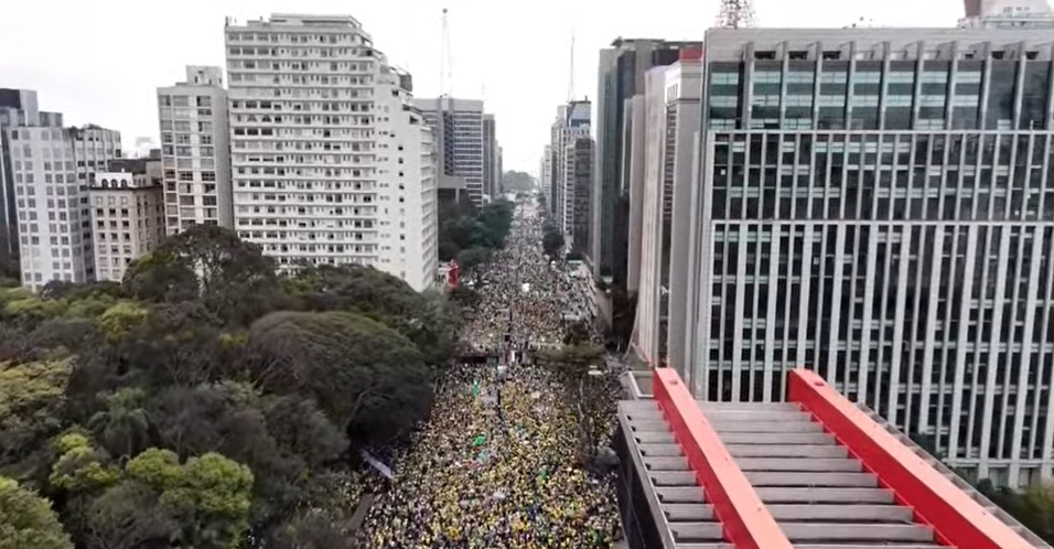 Ato em defesa de Bolsonaro e da anistia reúne 42,2 mil apoiadores na Avenida Paulista