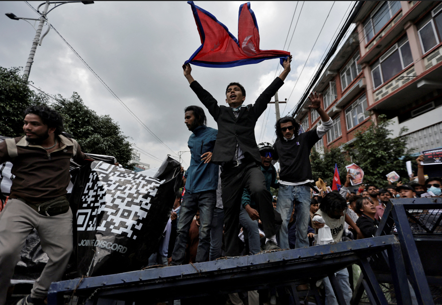 Dezenove morrem no Nepal em protesto da “Geração Z” contra proibição de redes sociais