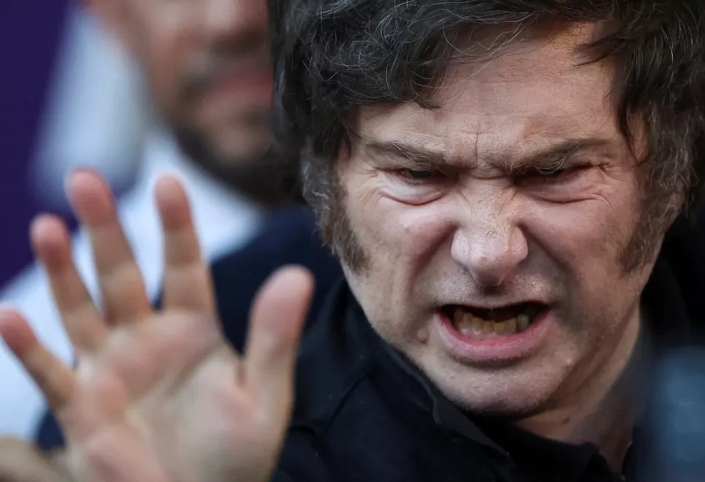 Bolsa desaba 11%, peso cai 7%: mercado argentino reage à derrota de Milei em eleição