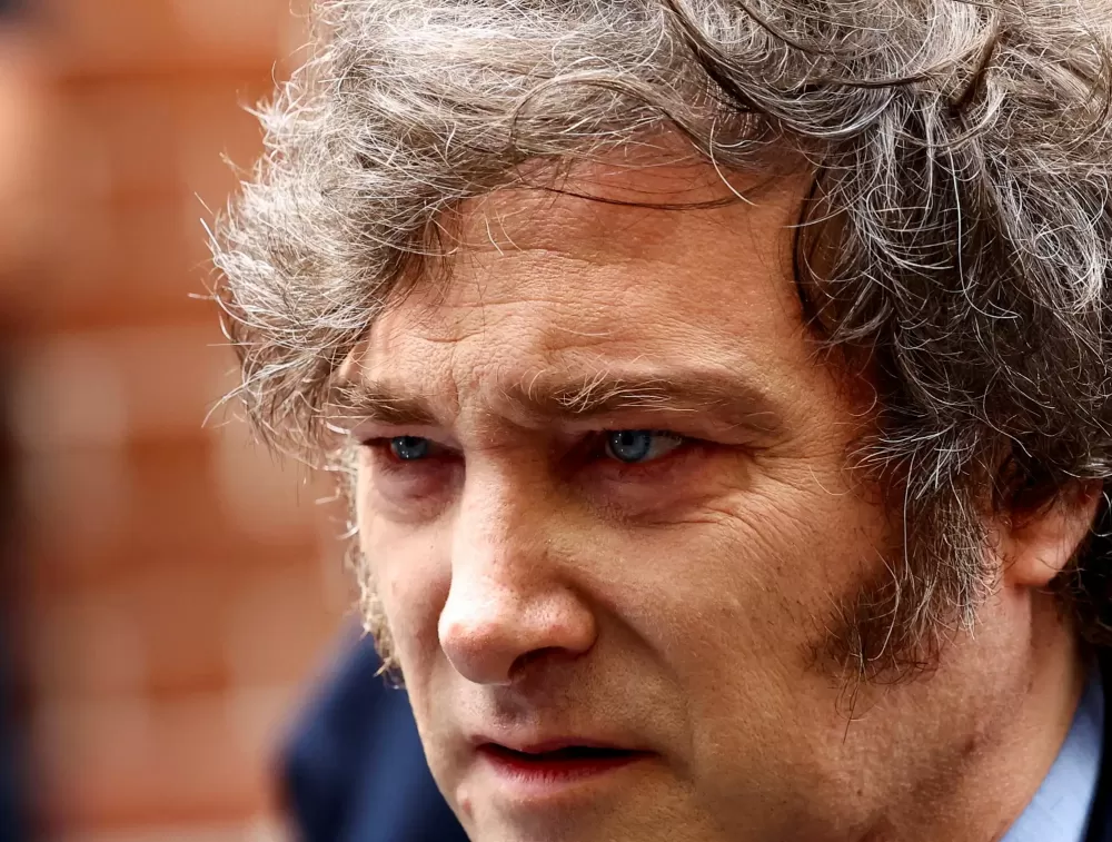 Javier Milei precisará buscar alianças após derrota eleitoral na Argentina