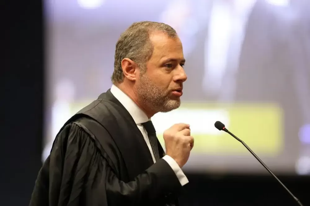 Defesa de Bolsonaro diz que ele não irá ao STF e aposta em absolvição