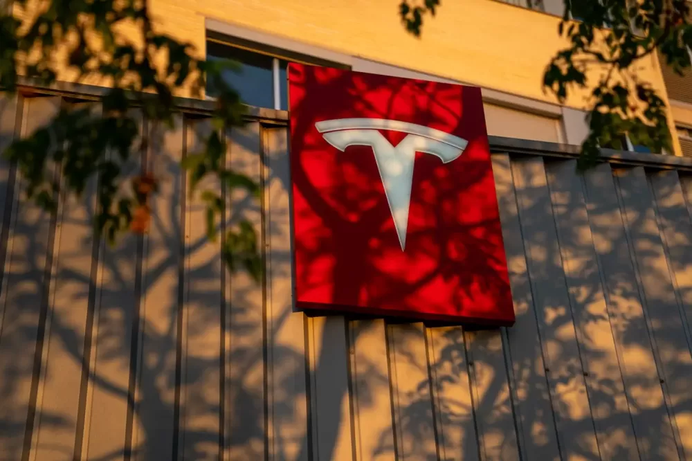 Como a Tesla chegará a US$ 8,5 trilhões em valor? Com robôs, robotáxis e esperança