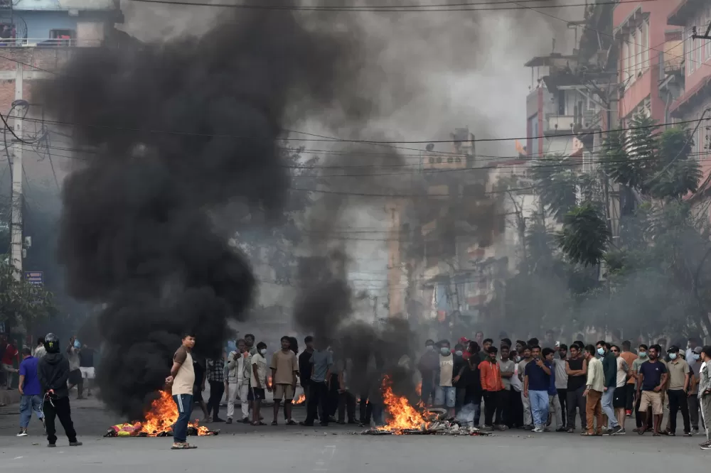 Primeiro-ministro do Nepal deixa cargo enquanto protestos anticorrupção aumentam