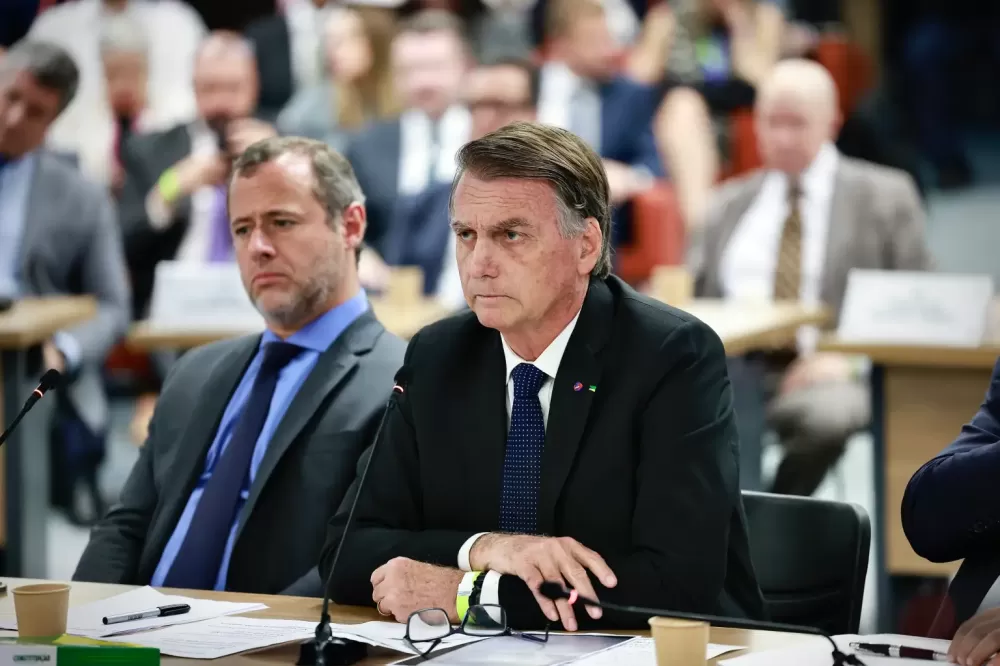 Fux vê falhas na acusação e vota pela absolvição de Bolsonaro de todos os crimes