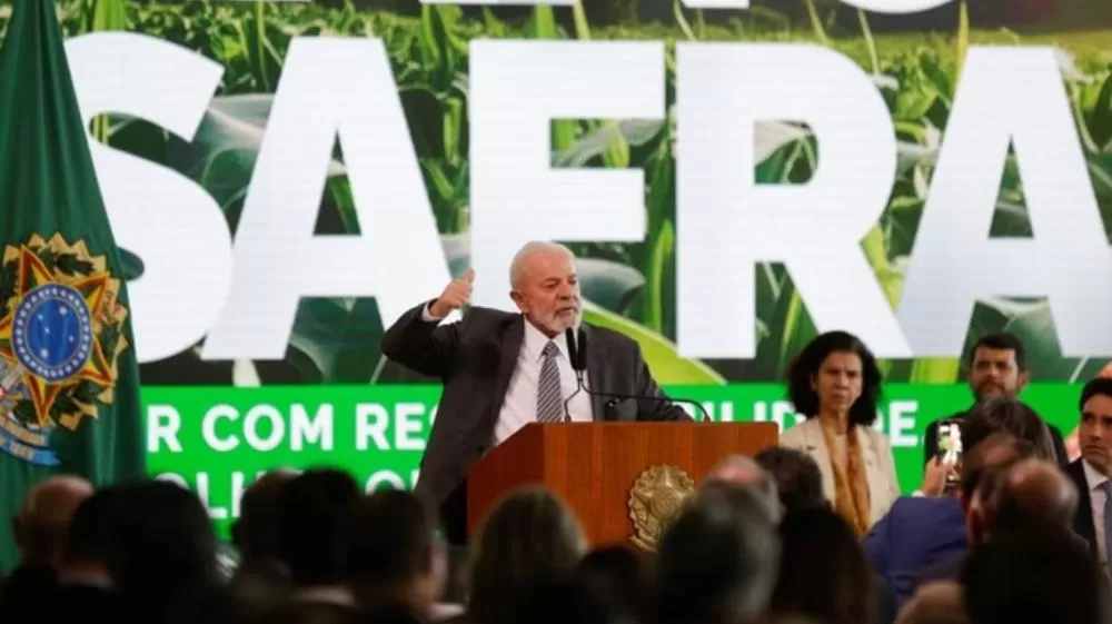 Governo avalia baixar juros de alimentos no Plano Safra, diz ministro.