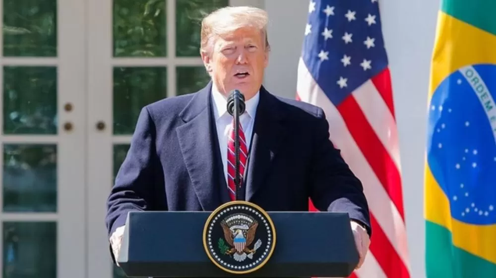 Brasileiros ilegais nos EUA contam como está vida após cerco de Trump.