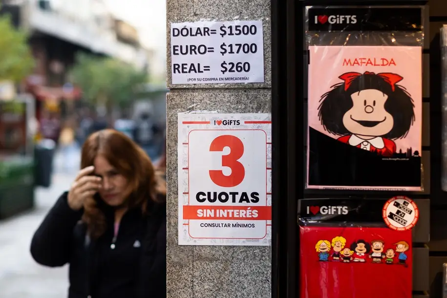 Argentina deixa peso cair e depois intervém para conter perdas