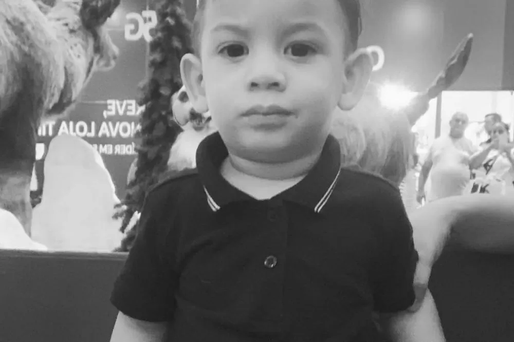 Pais denunciam erro médico após bebê morrer com pulmões perfurados em hospital no Recife