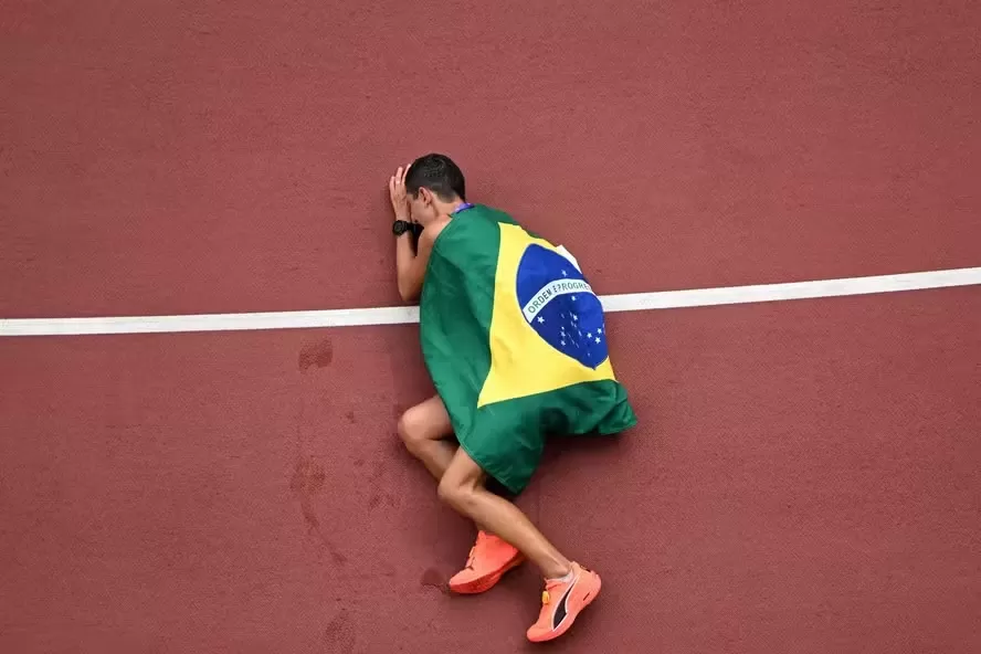 Caio Bonfim se torna o maior medalhista do atletismo em mundiais e ainda pode aumentar a coleção