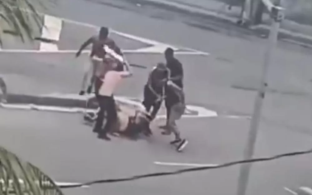 Vídeos: briga entre organizadas deixa um morto e feridos nos arredores do Estádio Nilton Santos