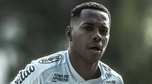 Justiça nega indenização à mulher e aos pais do ex-jogador Robinho; entenda