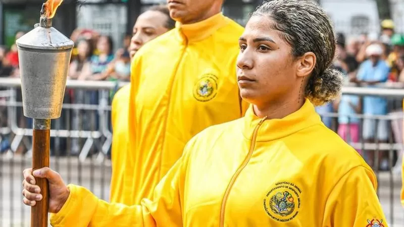 Boxeadora brasileira vence mundial da categoria em sua estreia; saiba detalhes.