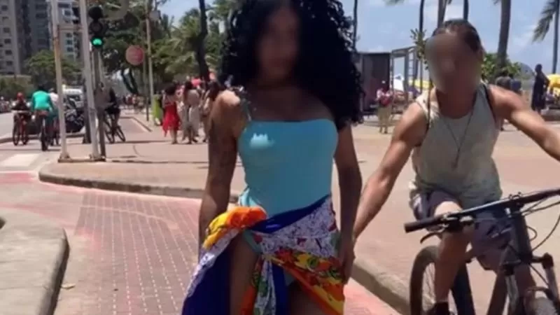 VÍDEO: Modelo sofre assédio durante sessão de fotos na praia após homem passar a mão em sua bunda: “Estou me sentindo suja”