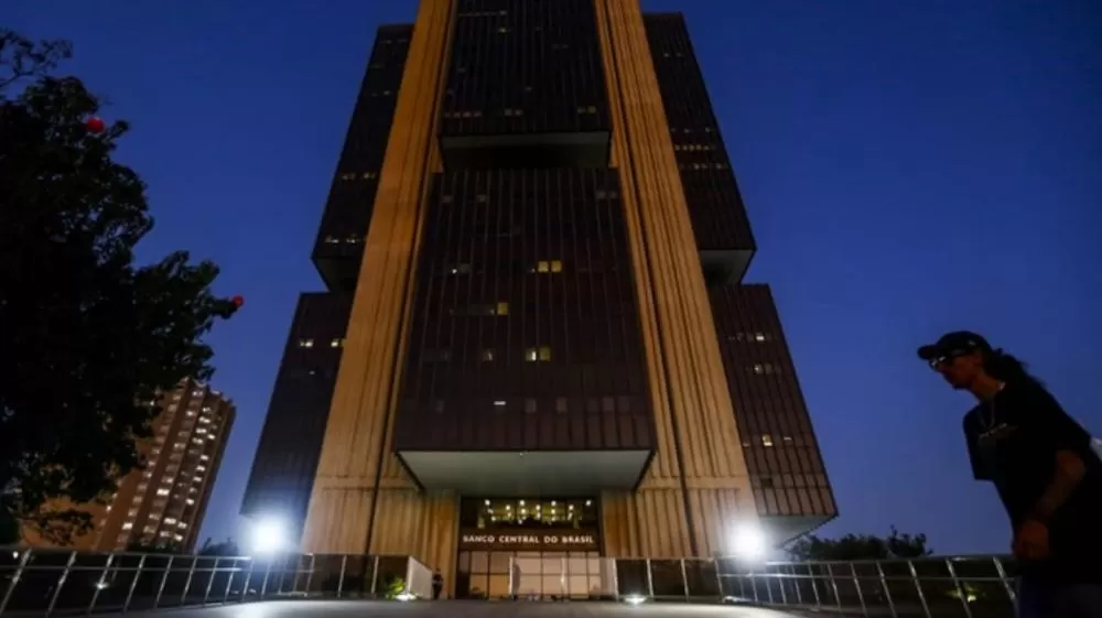 Copom mantém ritmo de alta dos juros e eleva Selic para 13,25% ao ano