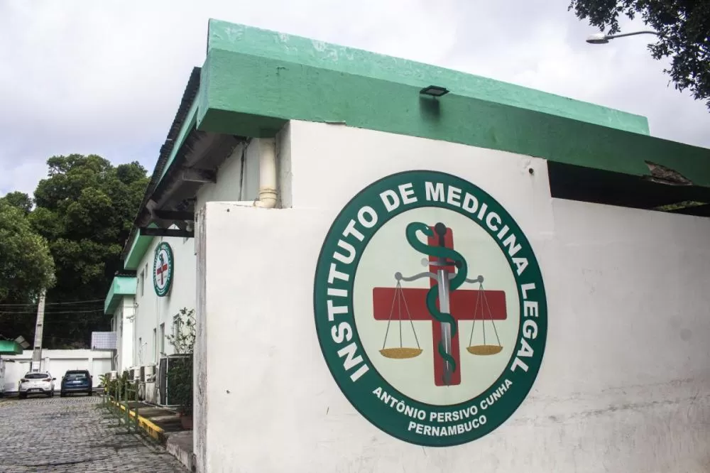 Pedreiro é esfaqueado e tem órgão genital decepado após crise de ciúmes de colega, no Recife