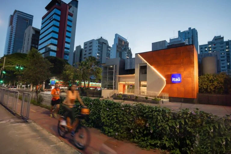 Itaú Compra Participação em Startup Focada em Modelos de IA para o Mercado Financeiro