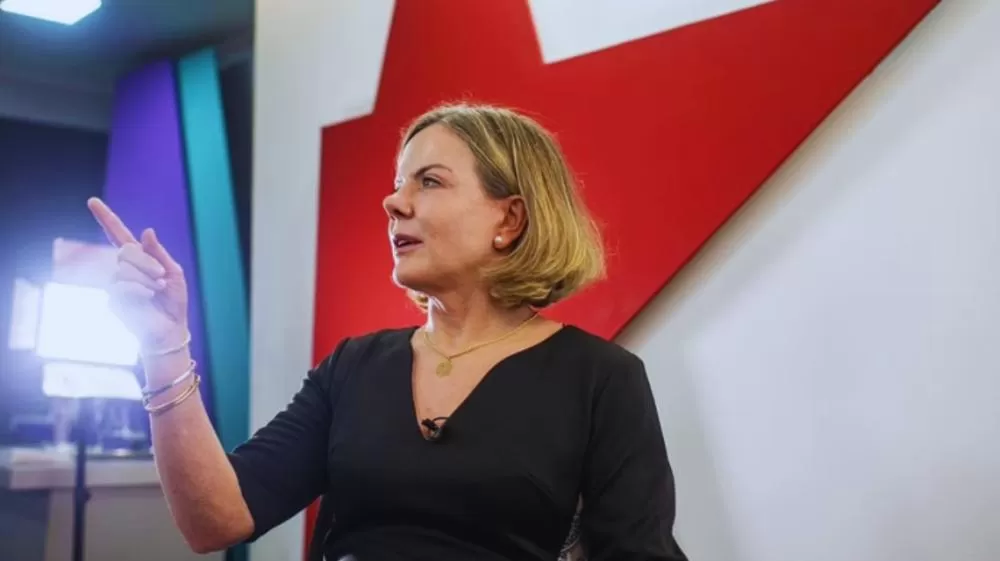 Gleisi diz que Selic alta é “péssima para o país”, mas isenta Galípolo.