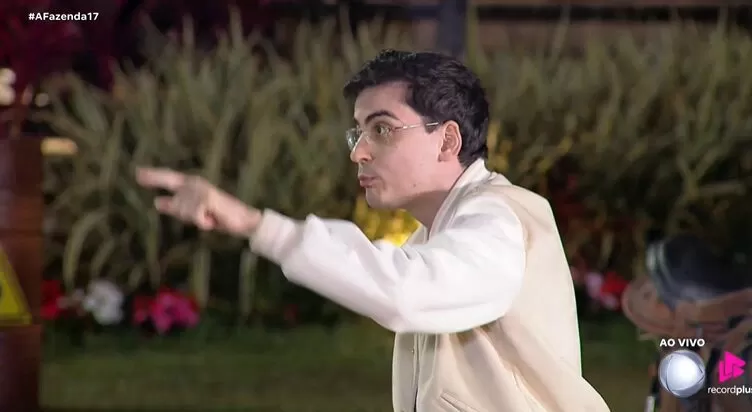 A Fazenda 17: Protagonista? Dudu Camargo briga com mais um e ganha terceiro desafeto no reality