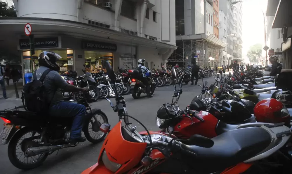Busca por seguros de motos cresce, enquanto a de carros cai em 12 meses